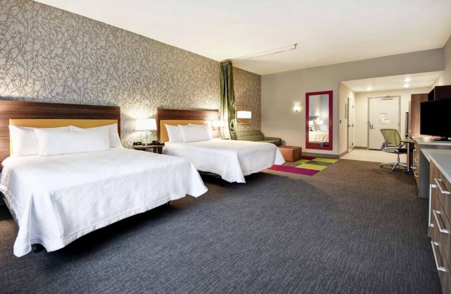 2 Pet-Friendly Units! Outdoor Pool, Kitchen, Near Summer Waves Water Park!