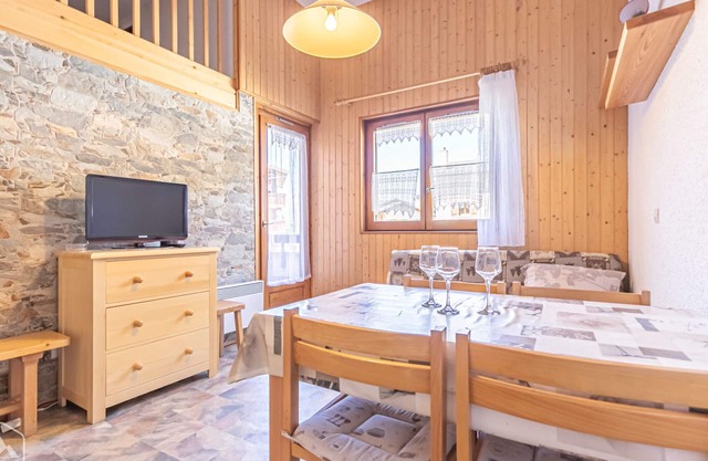 2-room apartment with terrace and WIFI, near leisure base, for 4 people.