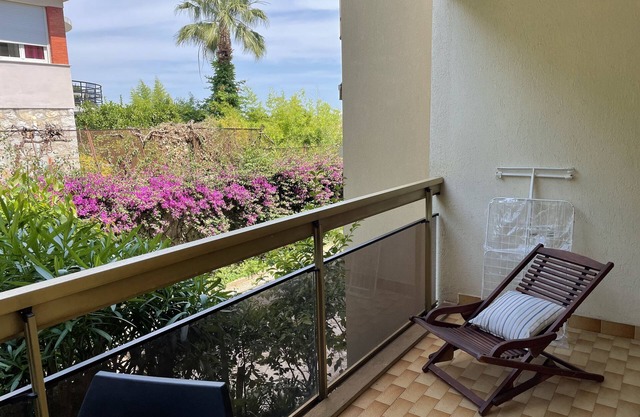 2-room apartment with terrace 200m from the beach