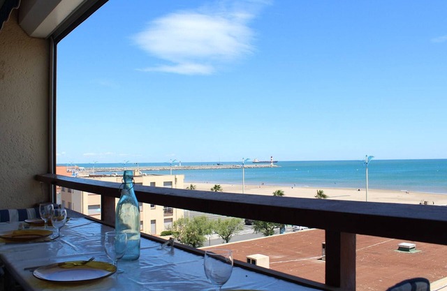 2-room apt 4 ppl with balcony, A/C and pets allowed 150m from the beach