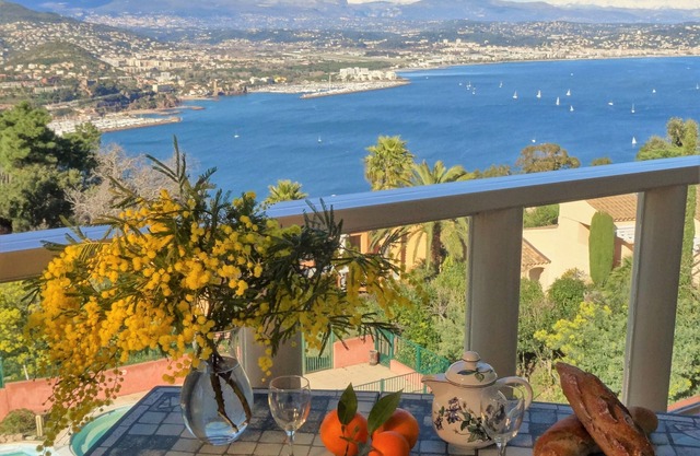 2 rooms, exceptional sea view, private parking, swimming pool, WIFI