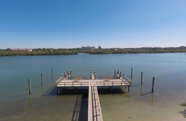 2 Spacious Units for Group Travel, Kitchen, Beach, Pool