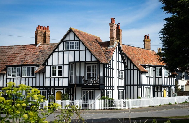 2 THE DUNES, THORPENESS, family friendly in Thorpeness