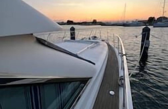 2 to 8 berth yacht facing Mont Saint-Clair