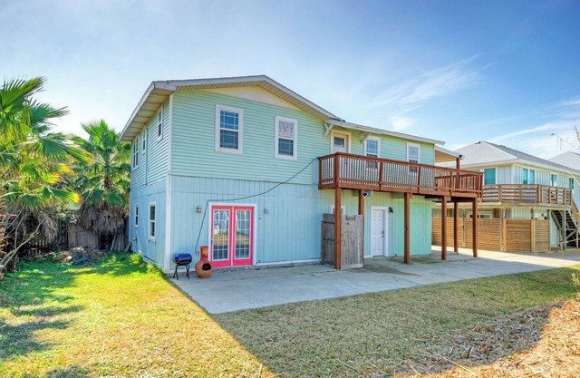 2-Unit Home in Golf Cart Zone w/Patio + Balcony | Salty Sunshine: Group Retreat