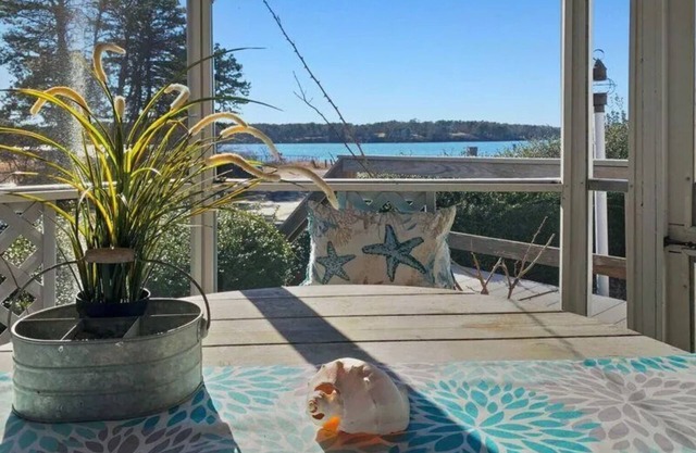 2 Waterfront Cottages - 3 & 2 BR - on Follins Pond