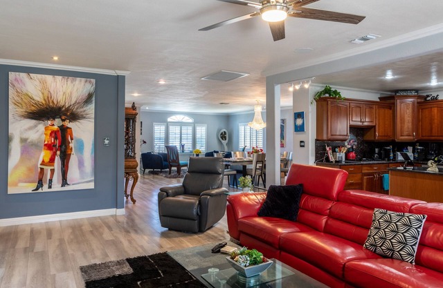 20% Discount For October-Luxe Home-Modern Vibe-King Bed, Jacuzzi, Fire Pit, BBQ+