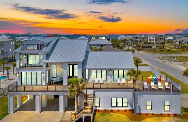 20 ft from Beach Access, Sleeps 31, Pool, Bikes, Ping Pong, 2 Kitchens, Pets