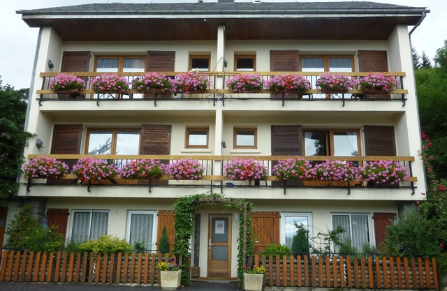 200m medieval cottage 'key holiday' + 2 pers sunny south balcony - WIFI