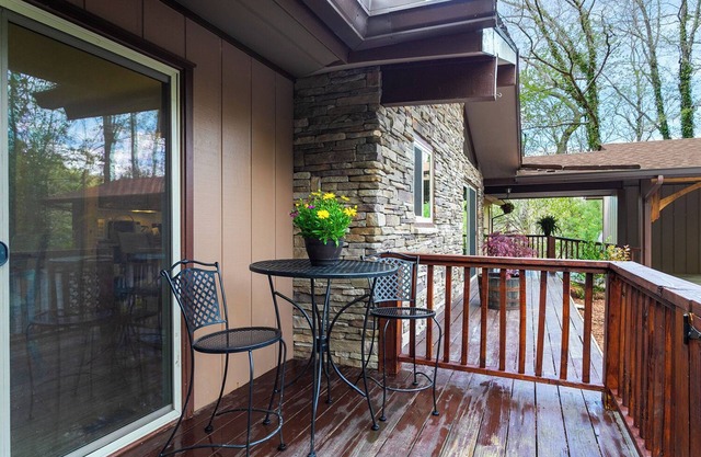 2024 Winter Special! Spacious Family Retreat W/Stunning Mountain View