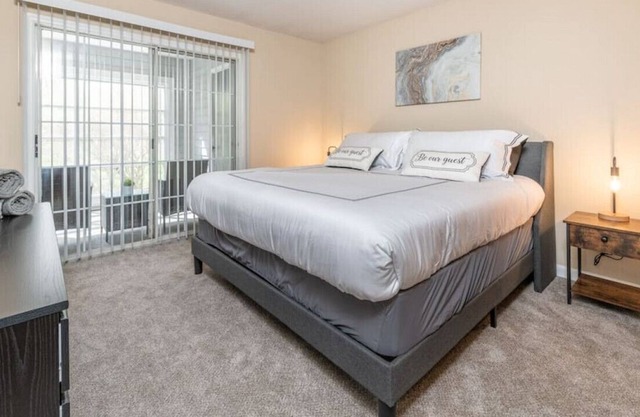 2180 · Lovely 2 Bedroom Unit