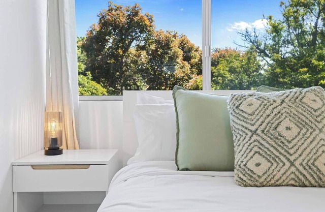 22 Superb Subiaco Apt for Couples parkng