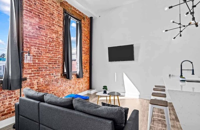 23 Luxury Loft-FREE Private Parking-Tesla Charger