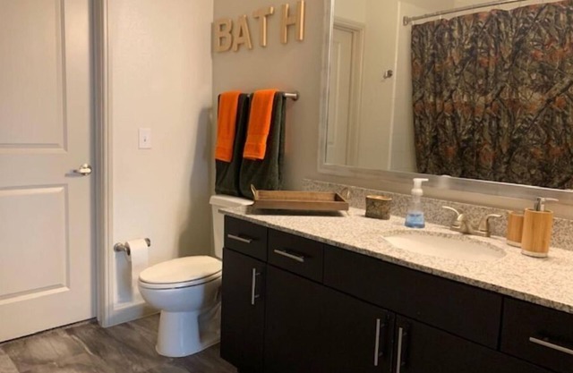 24 Hour Gym, House, Outside Pool, Elevator, Great Parking
