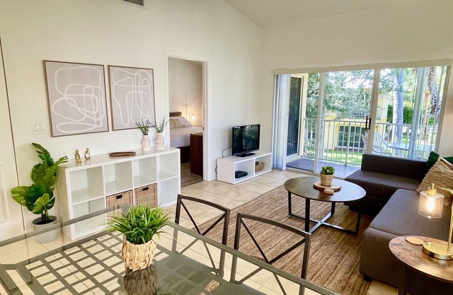 260D - 2Bed Apt in West Boca Raton - Close to Evert & Boca Prep