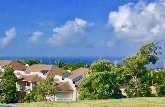 ‘267atVuemont’. Beautiful Luxury 2 Bed Apartment, Tropical Gardens & Sea Views