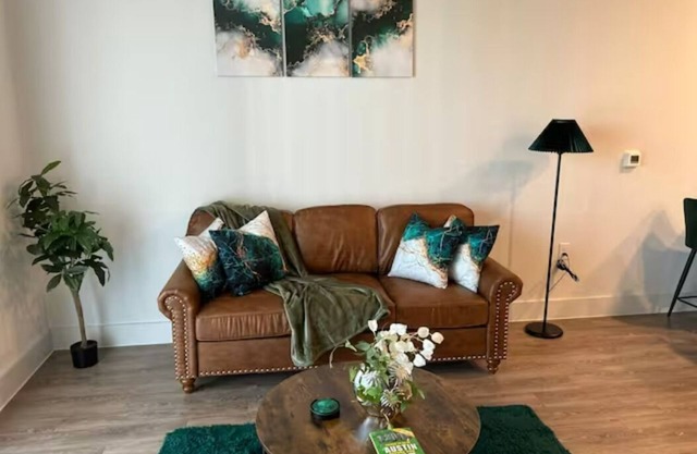 27 Cozy King w Resort Amenities
