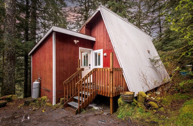2889 Pruitt Lane - The Shoreline Cabin - An Authentic Alaskan Retreat
