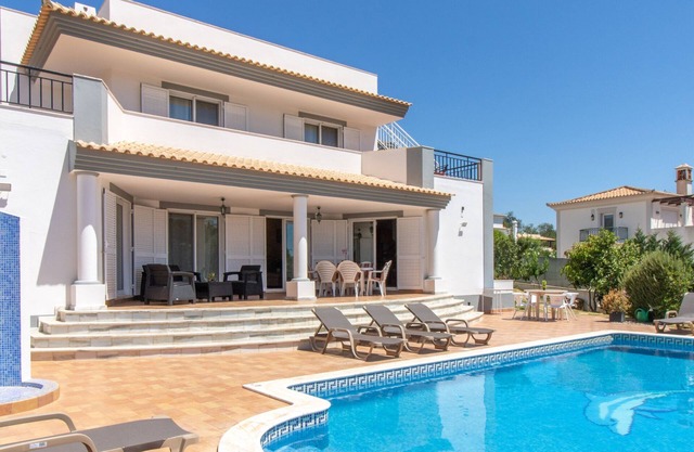 #297 Espaçosa Vivenda V5 by Home Holidays