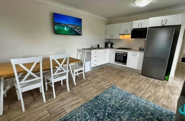 2B at Swansea - cosy cottage, outdoor pet friendly