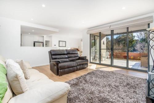 2B Spacious Apartment in the Heart of Tuggeranong - Hosted by CanStay