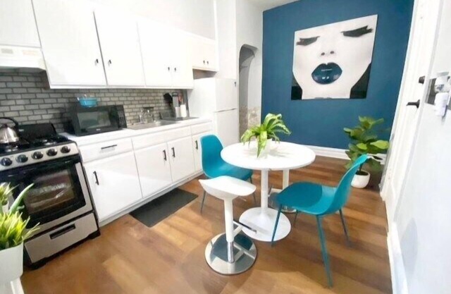2BD w/workspace in Vibrant Apt