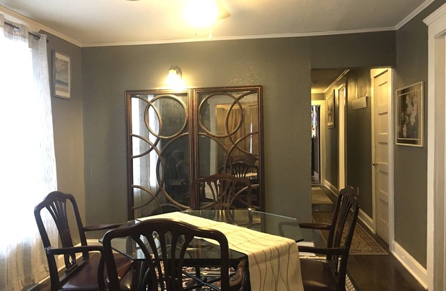 2Bed/2Bath Duplex 2nd Floor House, 6 min. Med.Ctr., 7min.Downtown