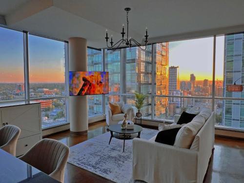 2Bed DT-Mountain & Skyline Views- Colours 1st-BMO