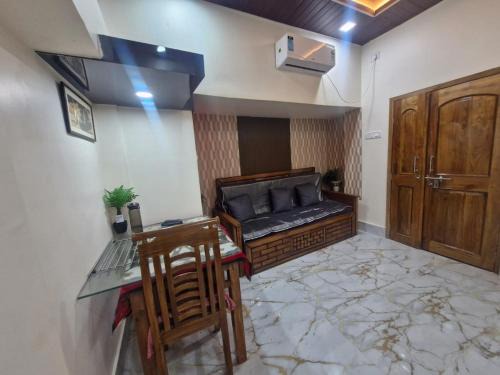 2BHK Home fully furnished at Sahid Nagar near INOX
