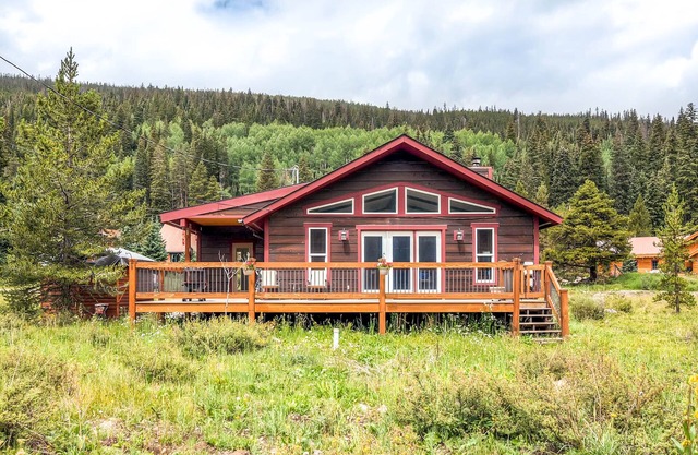 2BR 2BA Charming Blue River Cabin - 5 Mins from Breckenridge