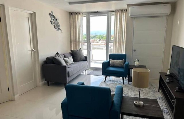 2BR 2Bth: XL Balcony, 3 beds-Sleeps 5, Adult & Kiddie Pools, 24-hour security