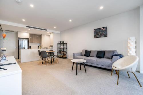 2BR apt in Governor Place 4 mins to Foreshore - Hosted by CanStay