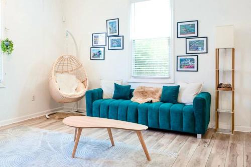2BR Boho Chic Duplex, Savannah - Near Tybee Island!