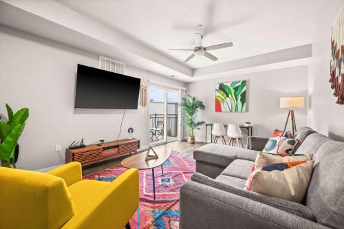 2BR Downtown SLC Hot Tub Free Parking