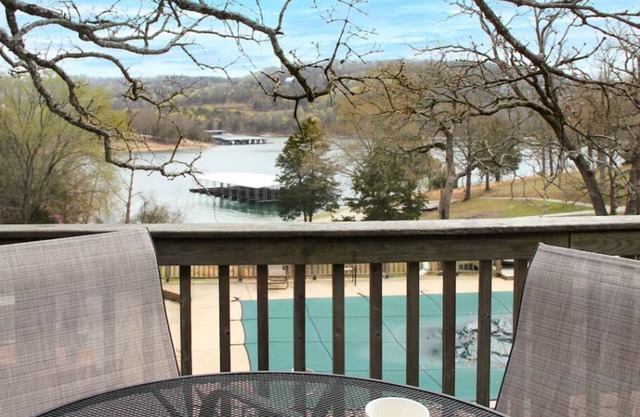 2BR Duplex Cabin w/Pool + Swim & Boat dock