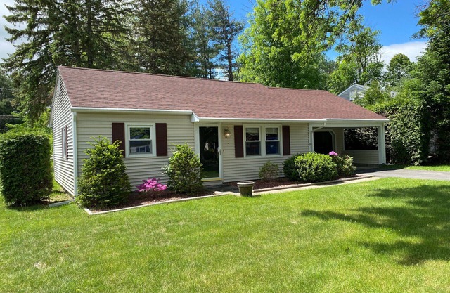 2BR house in a quiet neighborhood
