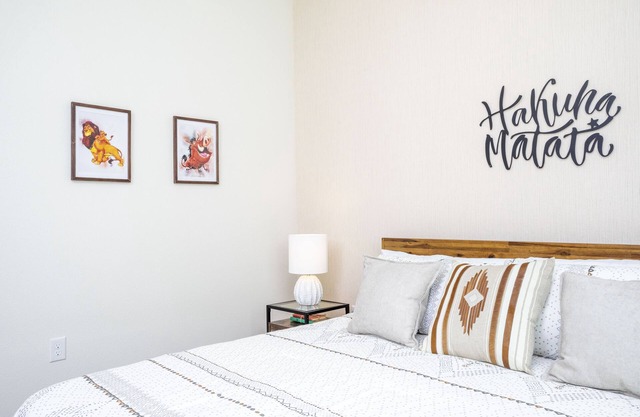 2BR Luxury Condo: Game Room, Pool, Disney Close