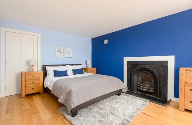 2BR New Town Garden Apartment