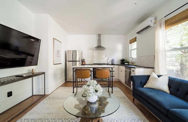 2BR - Trendy NW 23rd - Walk to Cafes & Shops