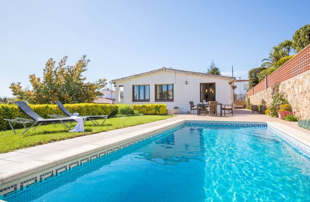 2MG01 - House for 6 people with garden and private pool located near the beach of Blanes