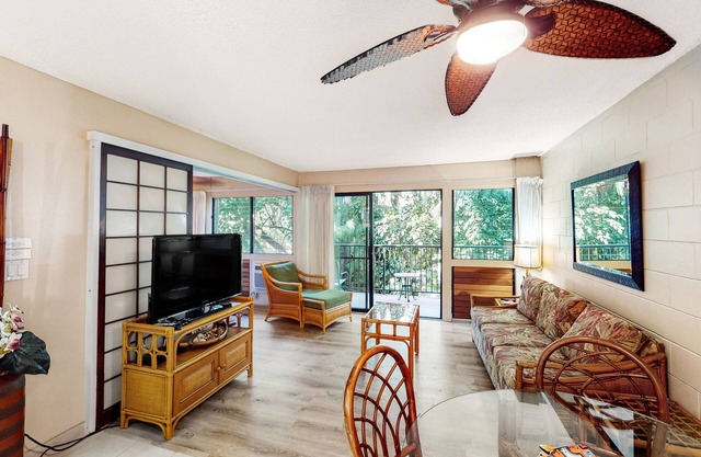 2nd-floor resort condo near beach with outdoor pool, lanai, BBQ area, W/D, AC