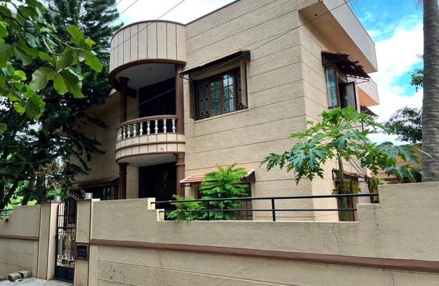 3 AC -bedroom luxurious bungalow in Byrathi with fitness equipments &WiFi