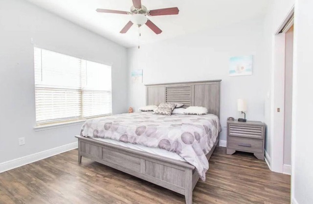 3 bdr 2 Bath Modern Townhouse 5 min Downtown