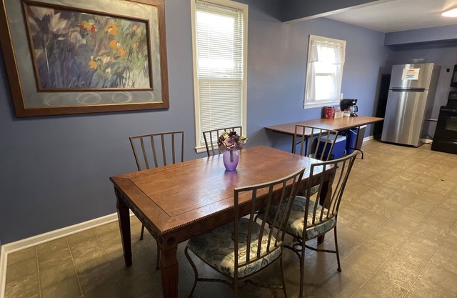 3 Bed/2 Bath Apartment 15-minute walk to Alliant Energy PowerHouse