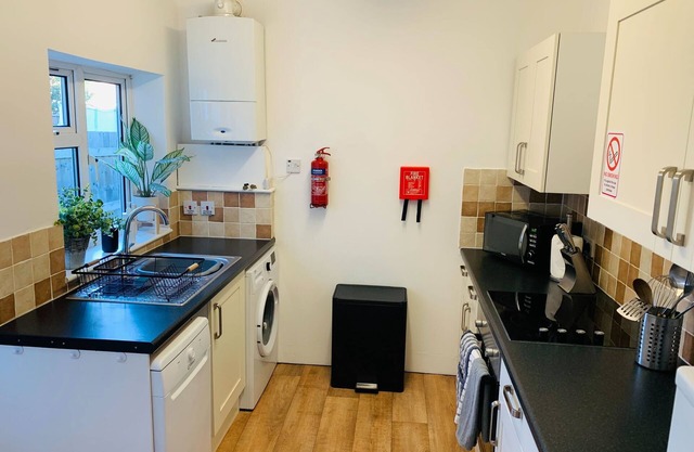 3 Bed in Salisbury sleeps 6