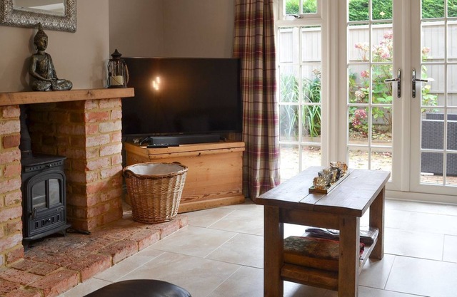 3 bedroom accommodation in Middleton, near King’s Lynn