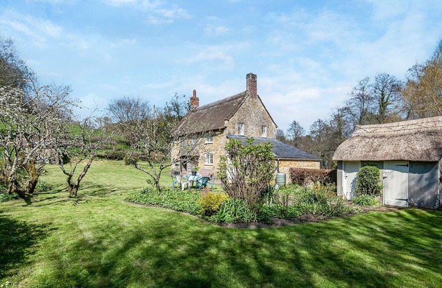 3 bedroom accommodation in West Milton, Bridport