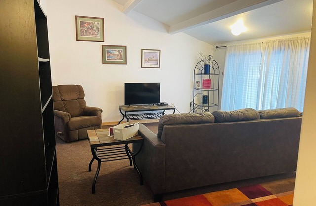 3-bedroom apartment in welcoming Kodiak with wifi.
