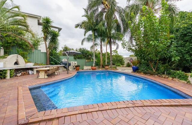 3 bedroom apartment with amazing pool close to city, mountains and amenities