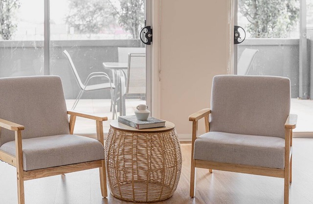 3 bedroom CBD townhouse overlooking tennis courts